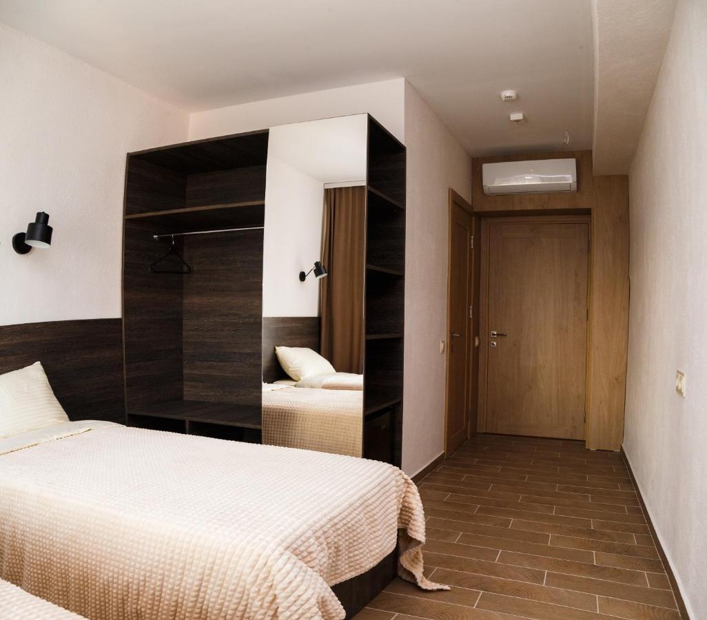 Hotel Colinele Aurii Cimislia Esterno foto